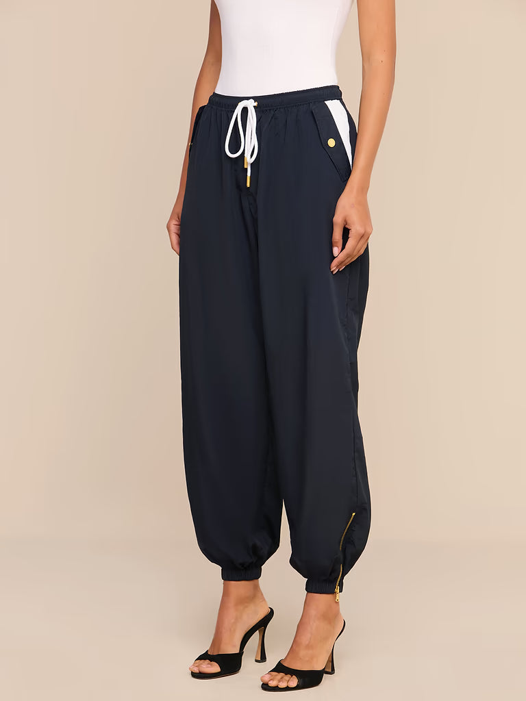 Mariko Jogger